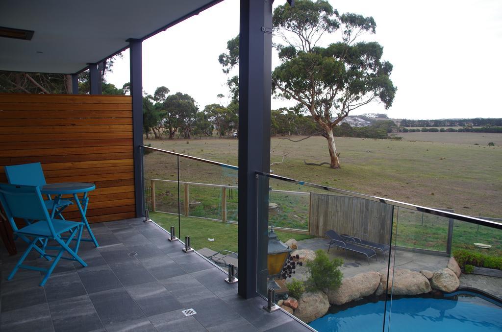 The View On Grossmans Motel Torquay Room photo